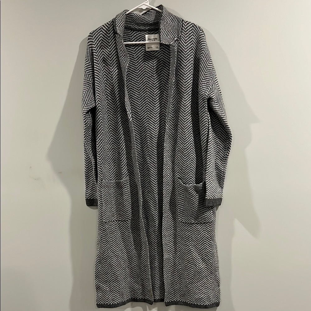 Abercrombie & Fitch Long Cardigan in Grey Zig Zag, Size S (NWT)